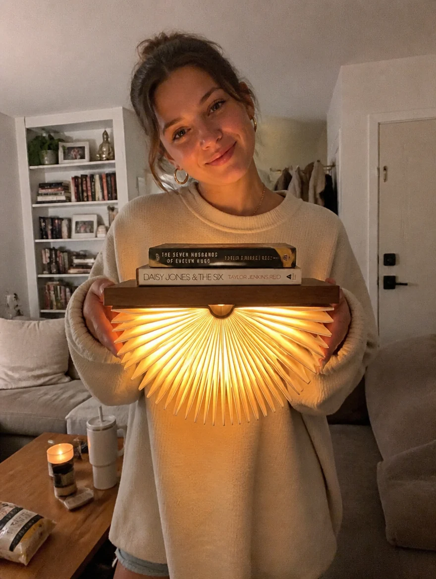 📚 GlowShelf – Wall‑Mounted Bookshelf with Warm LED Light
